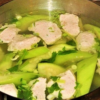 Lẩu canh bầu chả cá